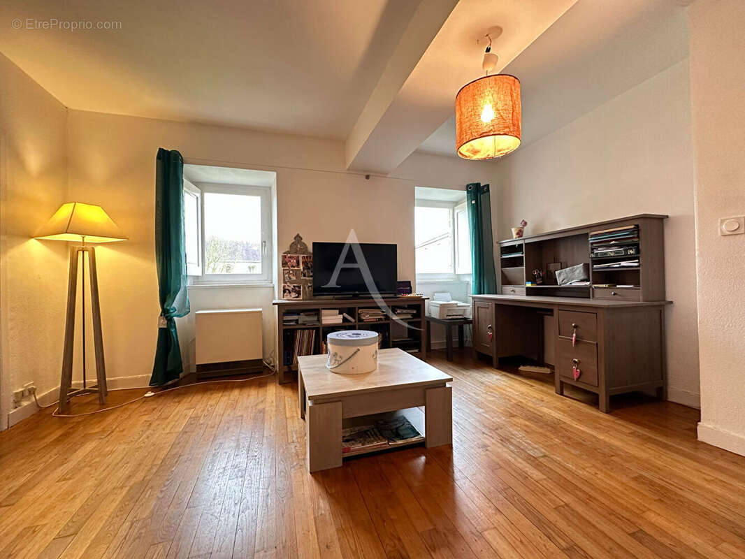 Maison à AMBRIERES-LES-VALLEES