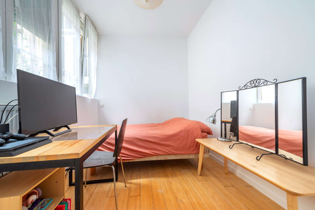 Appartement à PARIS-14E