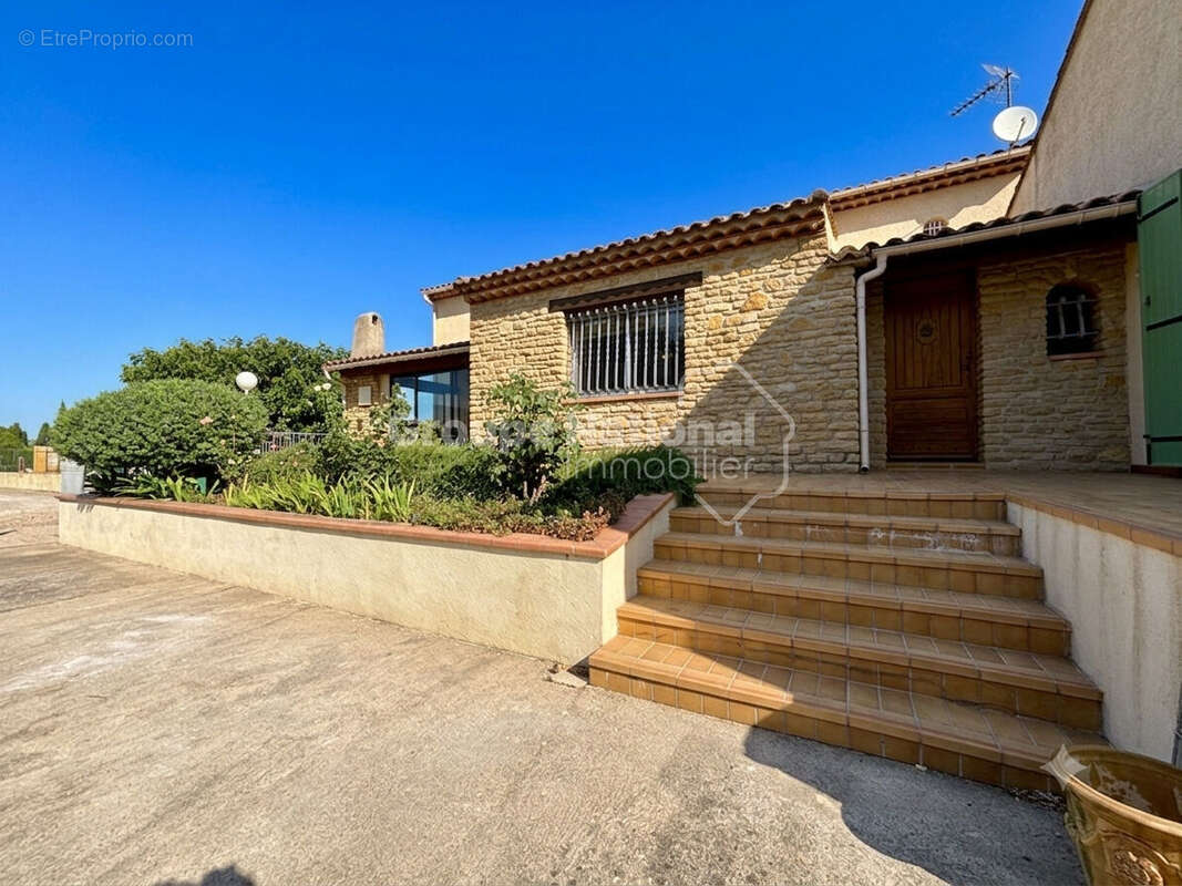 Villa Saint Just  3 chambres , piscine , sous sol amenageable , hangar 125m² - photo 2