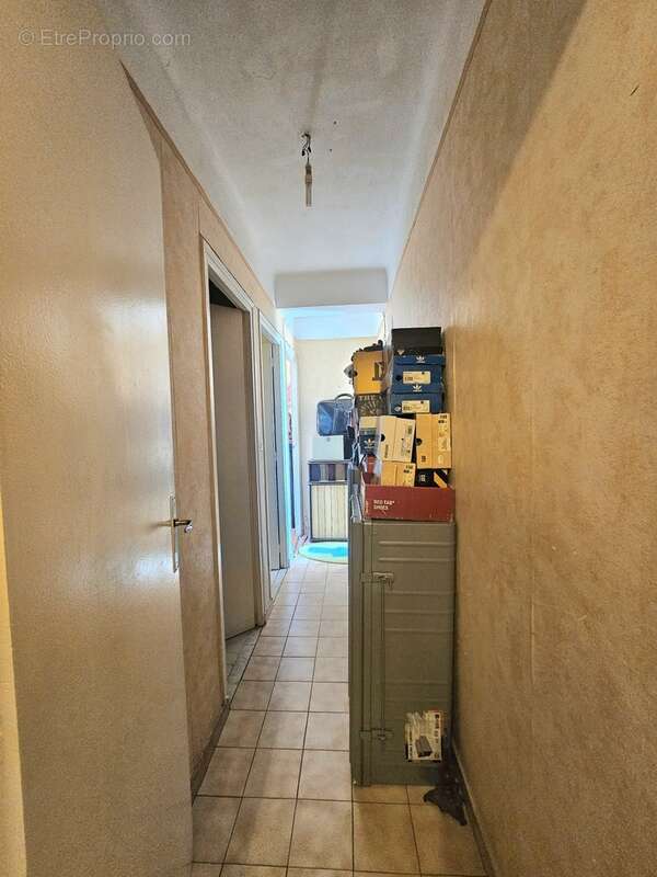 Appartement T3 de 73 m2, cave, balcon, vue mer à BASTIA (HAUTE CORSE) - photo 8