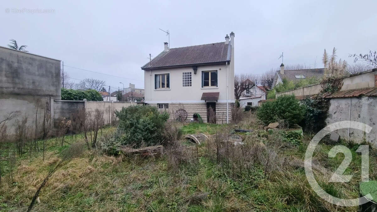 Maison à SAINT-MAUR-DES-FOSSES