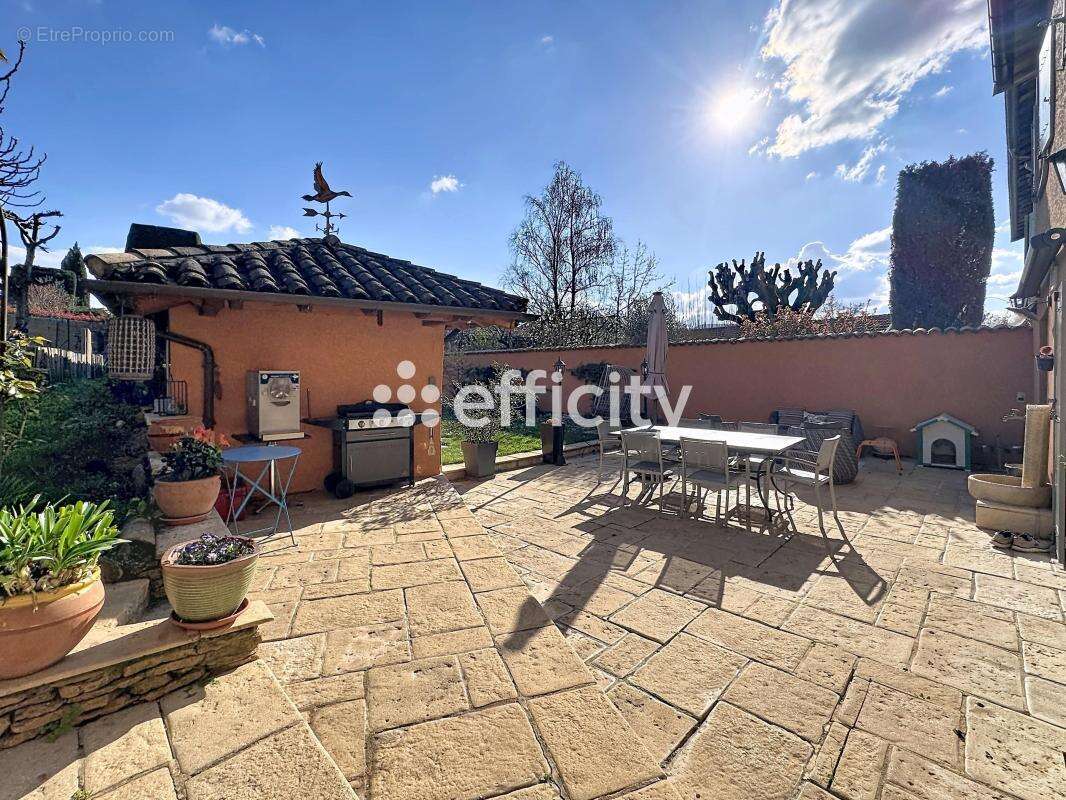 Maison à NEUVILLE-SUR-SAONE