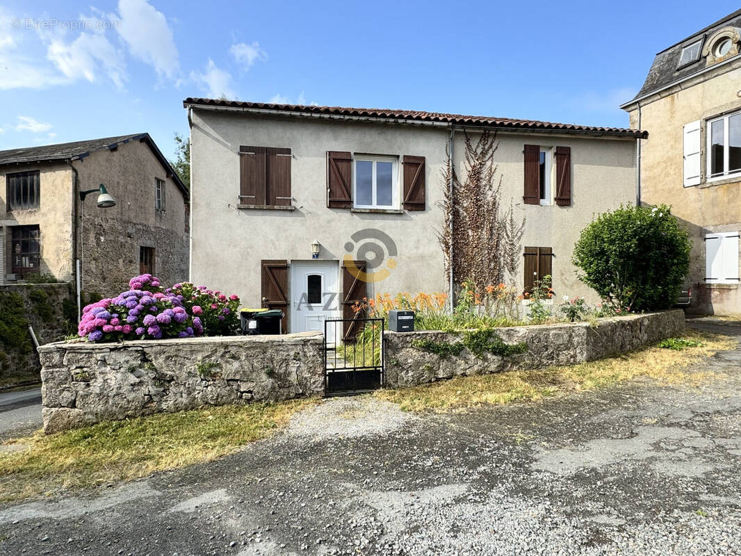 Maison à VERNOUX-EN-GATINE