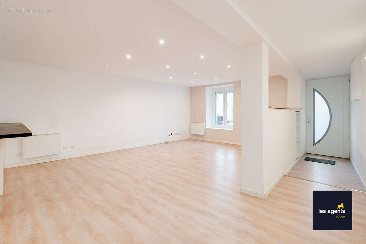 Maison  5 pièce(s) 160 m2 + cour - photo 4