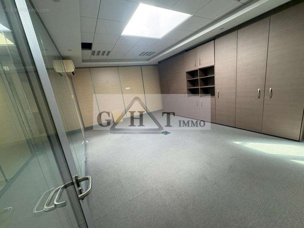 Entrepot bureau 400m² a vaux le penil a la vente - photo 9