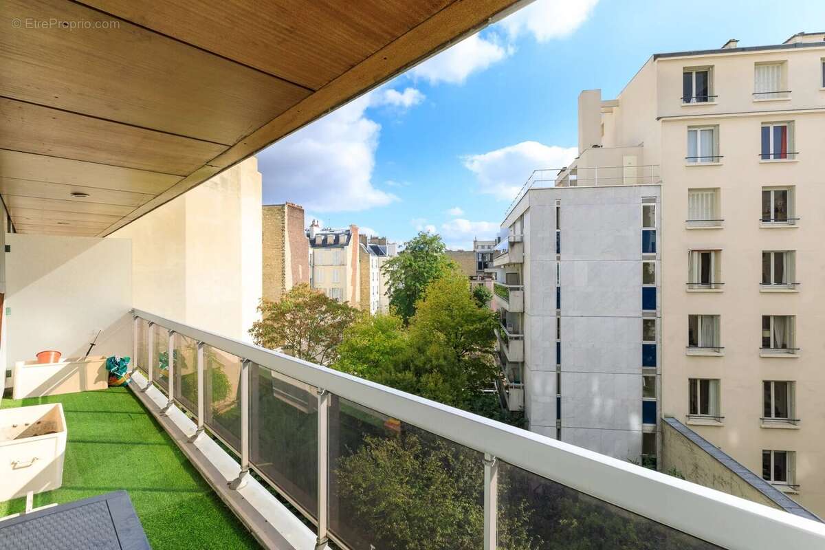 Appartement à PARIS-16E