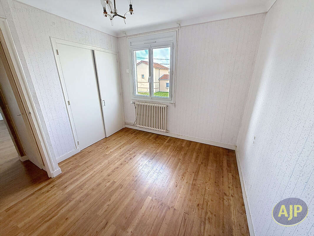 Maison à SAINT-MACAIRE-EN-MAUGES