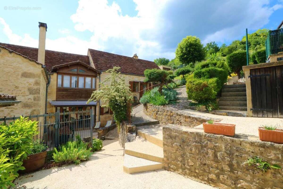Maison de village ancienne avec jardin et piscine et vue ! - photo 5