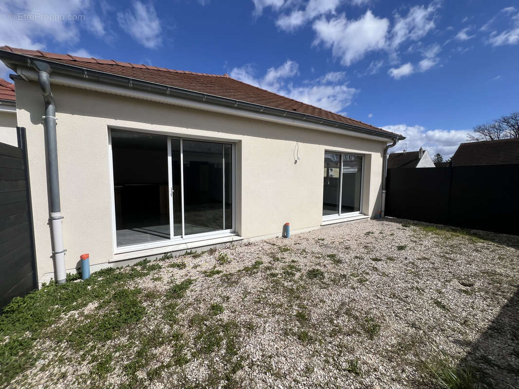 Maison à LEVERNOIS