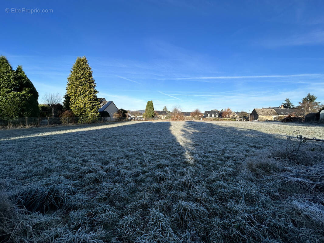 Terrain à SAINT-YRIEIX-LE-DEJALAT