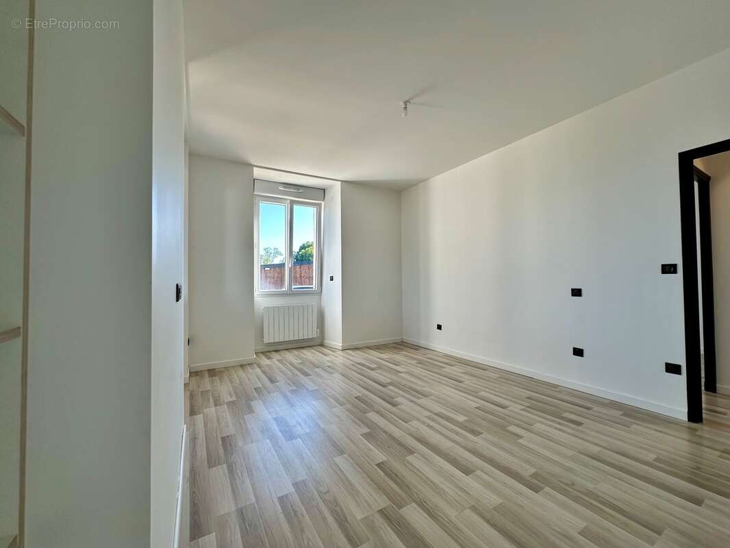 Duplex 100 m2 en rez-de-jardin à vendre 3 pièces FORGES LES BAINS (91) - photo 8