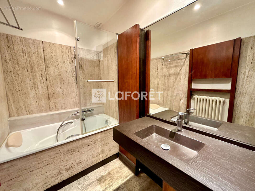 Commerce à MARSEILLE-1E