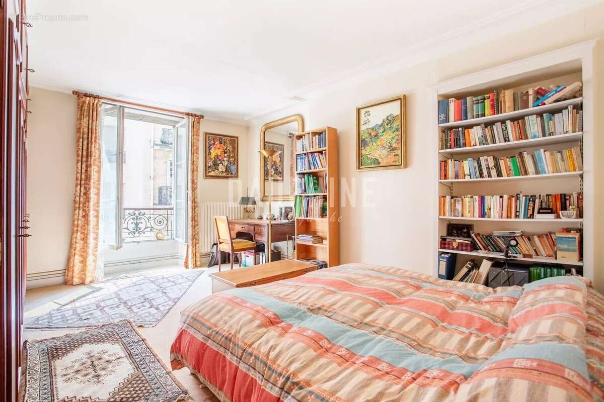 Appartement à PARIS-7E