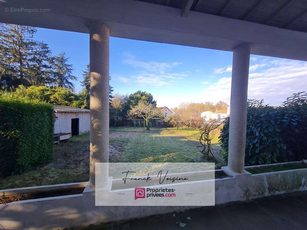 Maison de 212 m2 A VENDRE Les Herbiers Centre Ville - 4 Chambres et un bureau sur un terrain de 1150 m2 - photo 13