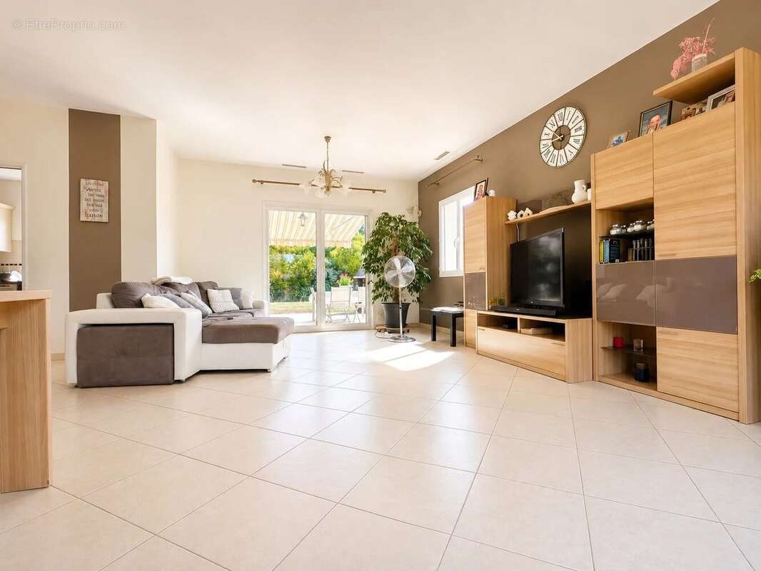 Maison de plain  pied T5 10 m2 sur 2000 m2 de parcelle - photo 10