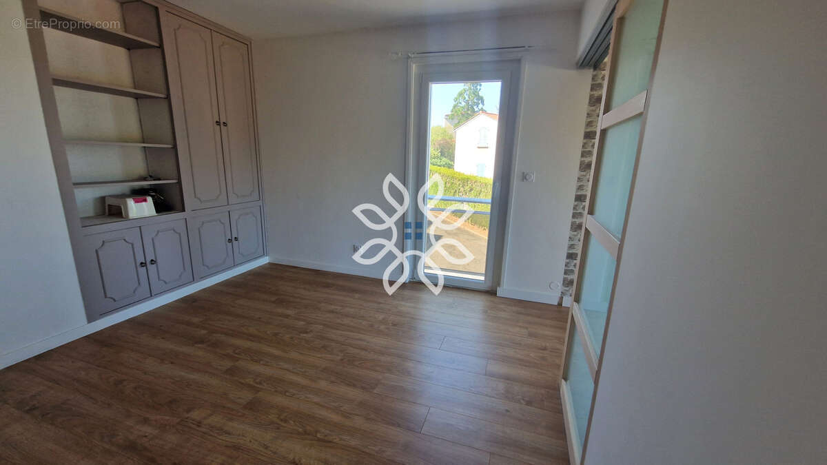 BEL APPARTEMENT F4 entièrement rénové avec GARAGE. - photo 16