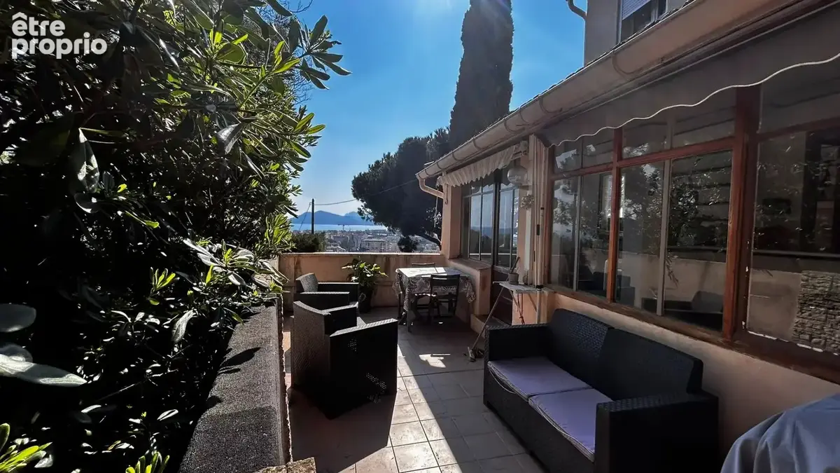 A vendre - Cannes - Vue mer   Appartement 3 pièces de 62 m²  + Terrasse de 15 m² + Jardin - photo 2
