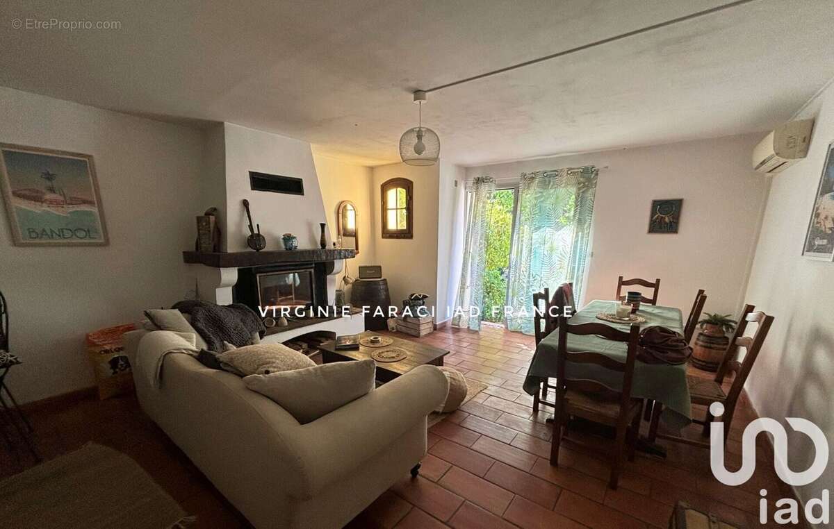 Photo 2 - Maison à LE CASTELLET