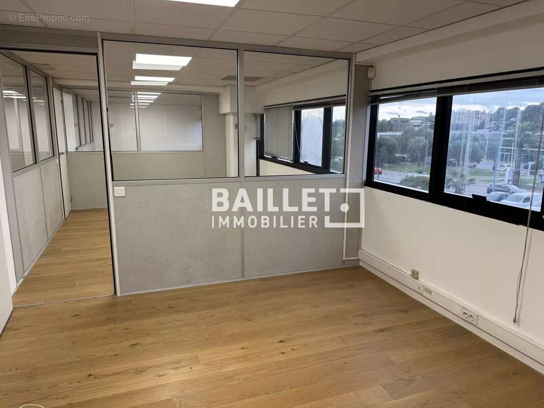 Commerce à VILLENEUVE-LOUBET