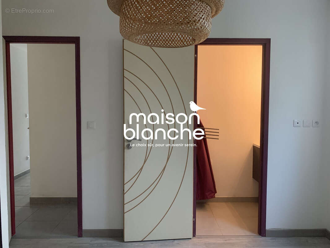 Maison à SAINT-CYR-DU-DORET