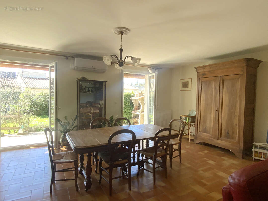 Maison de ville à pieds de tous commerces. - photo 2