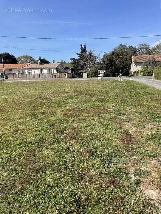 Terrain à GRAYAN-ET-L'HOPITAL