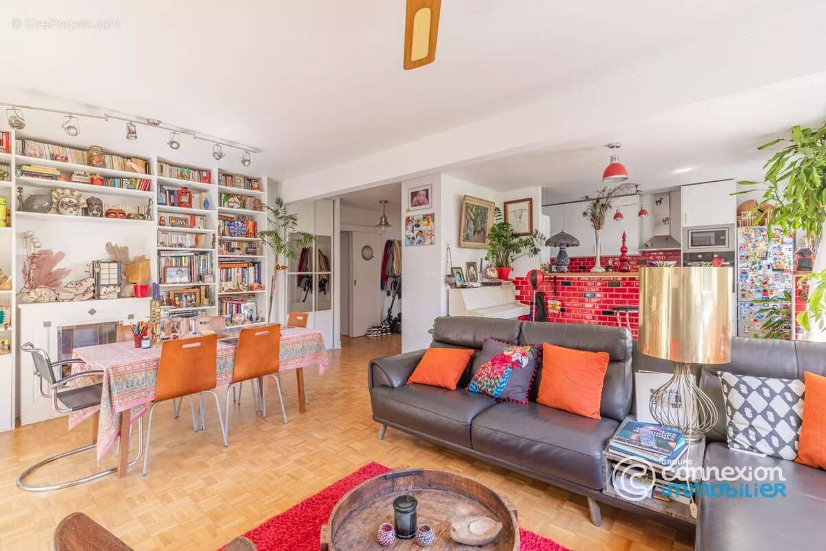 Appartement à PARIS-16E