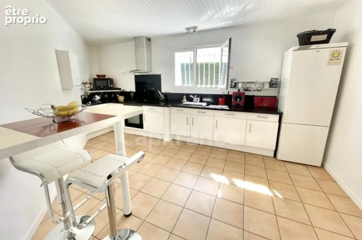 AUDENGE (33)-maison 210m² dont 71m² de dépendance -Plain pied-calme-proche collège-panneaux solaires- - photo 12