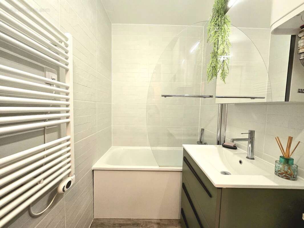 Appartement à BORMES-LES-MIMOSAS