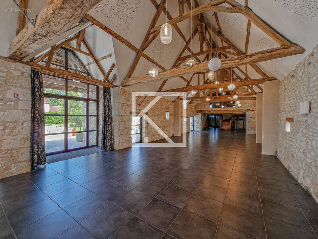 Maison 561 m² à Bossee  - photo 3