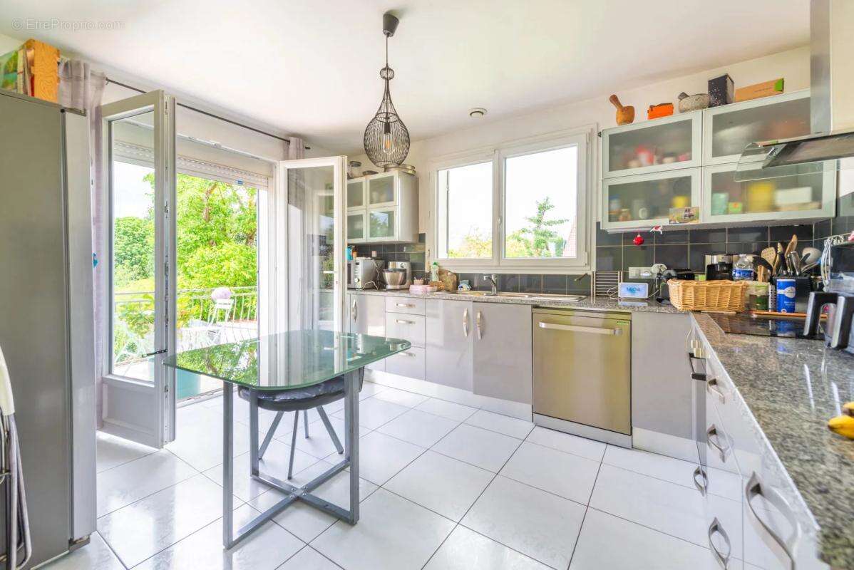 Maison à SAINTRY-SUR-SEINE