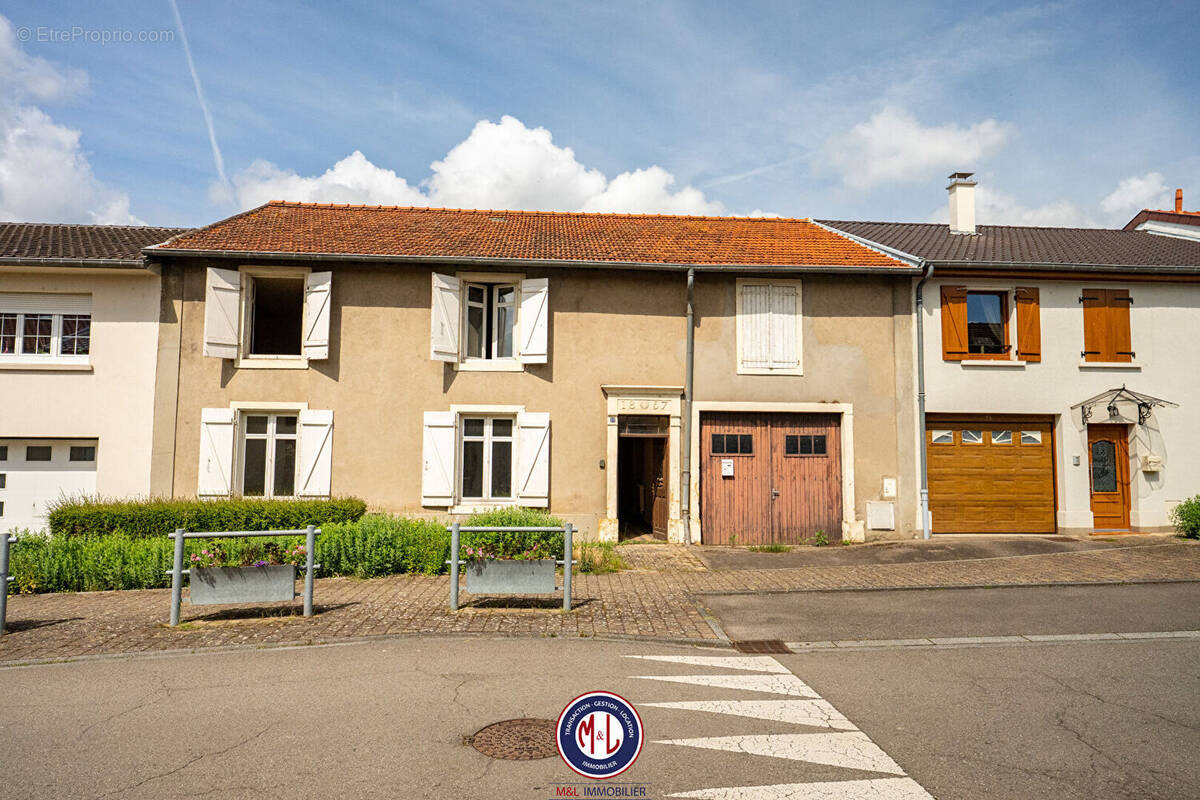 Maison à AY-SUR-MOSELLE