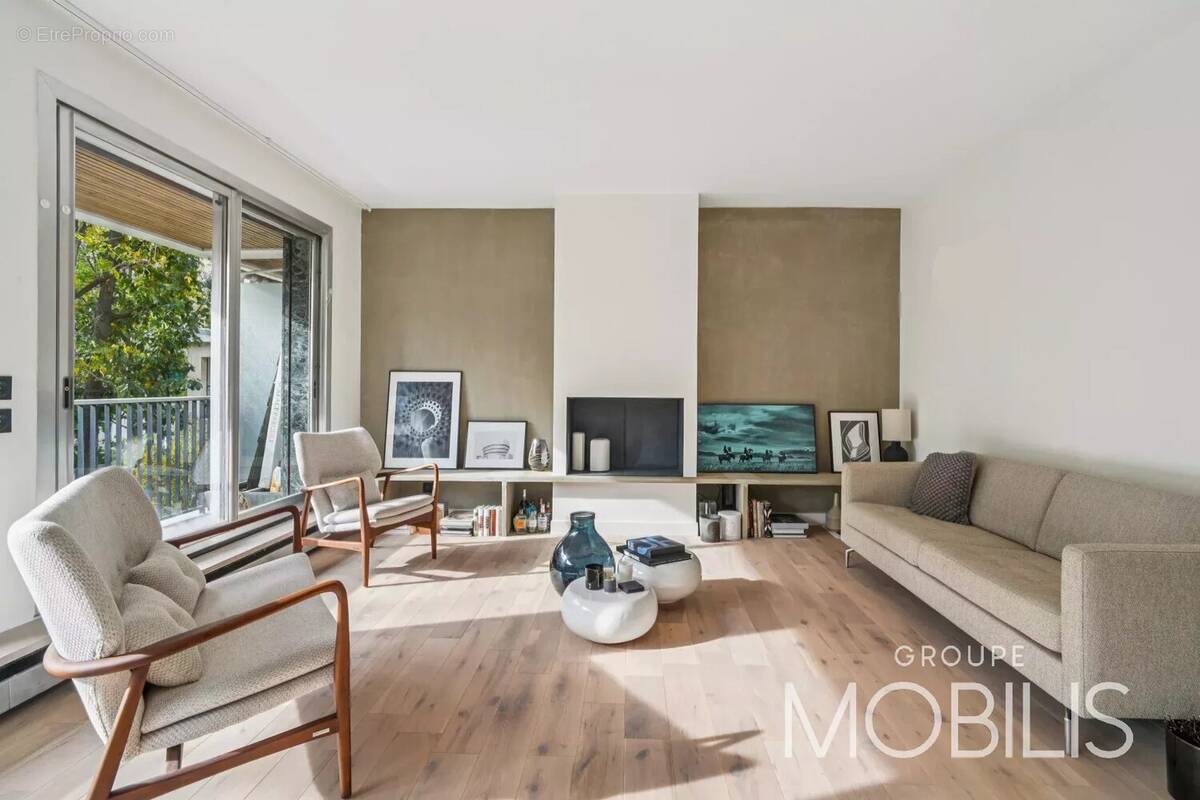 Appartement à PARIS-16E