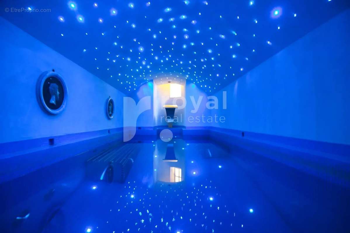 Maison à CHATEAUNEUF-GRASSE