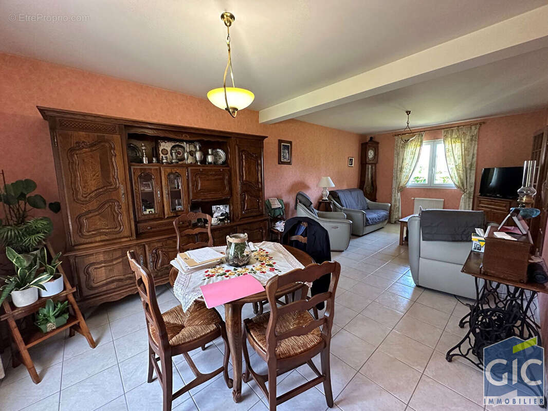 Maison à AUTHIE