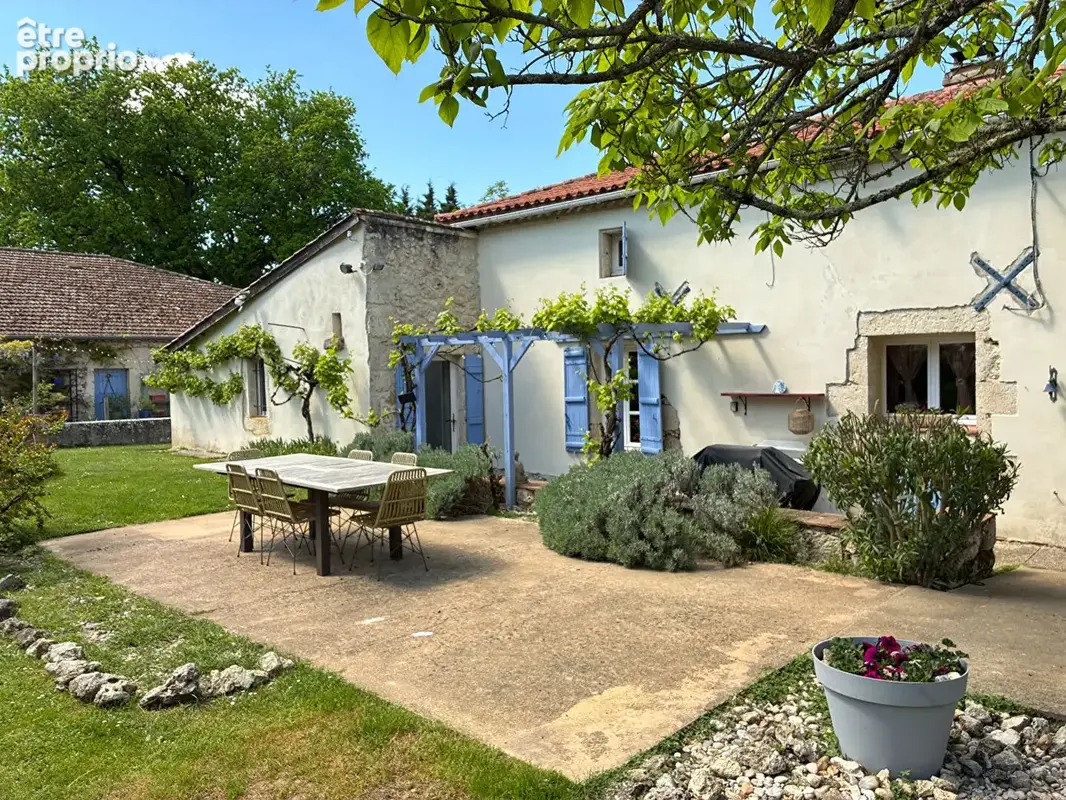 Propriété de charme avec maisons d'amis , granges et piscine - photo 2