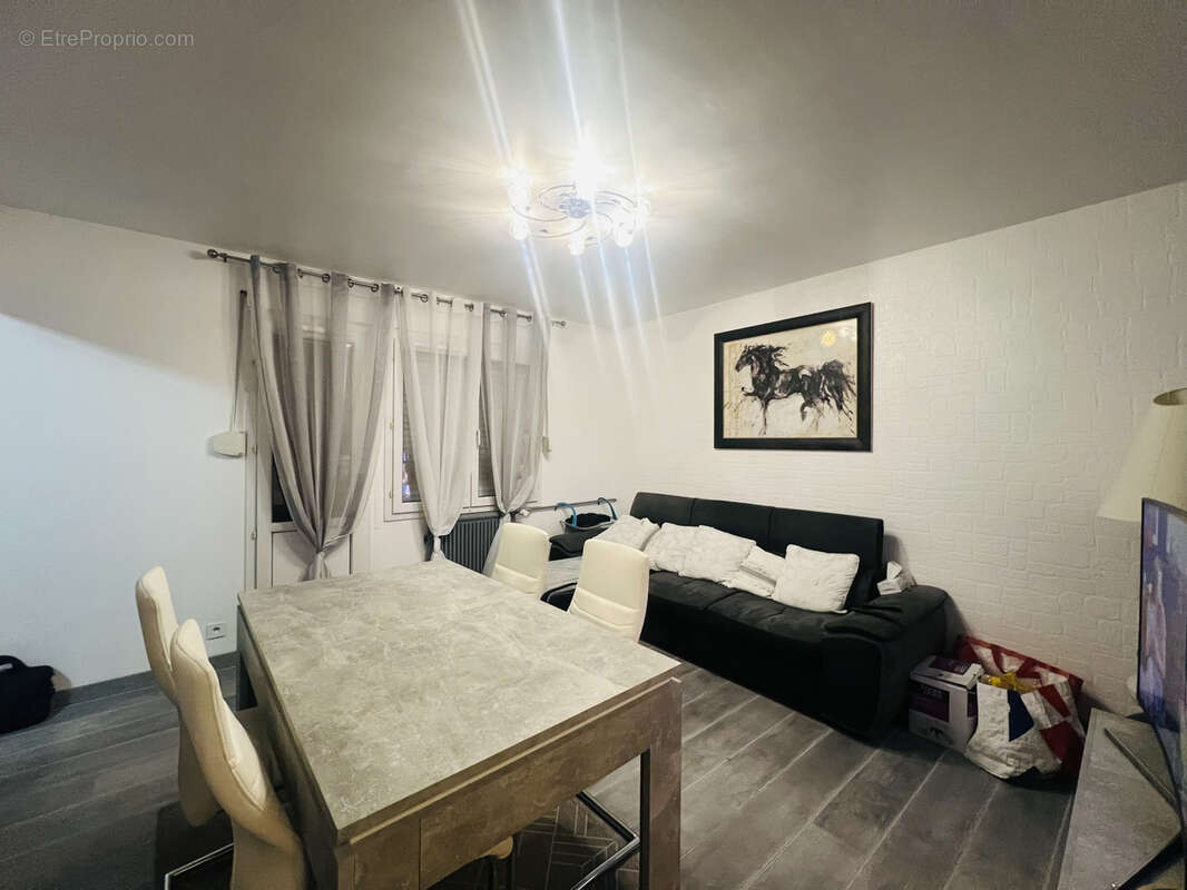Appartement à SARTROUVILLE