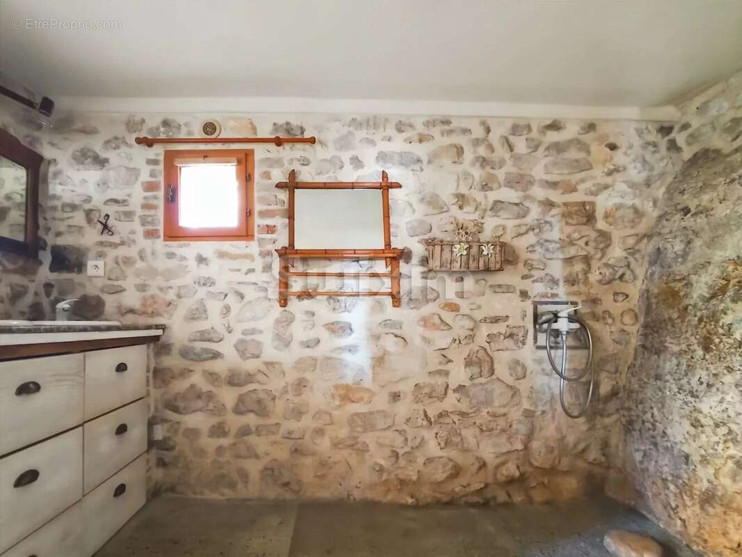 Maison à SAINT-MONTAN