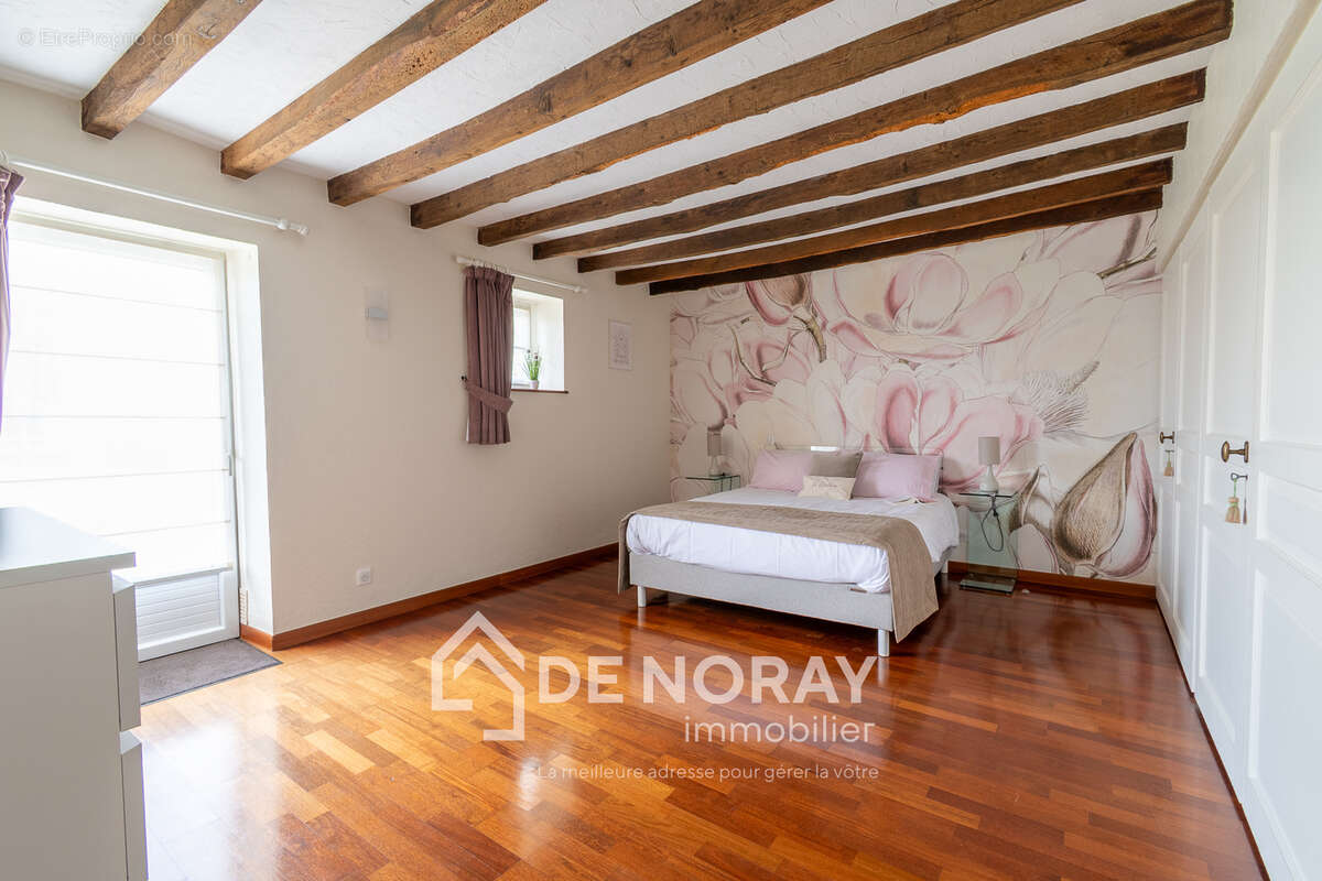 Deux maison, 260m2 et 90m2, dépendances terrain clos de 7500m2 - photo 6