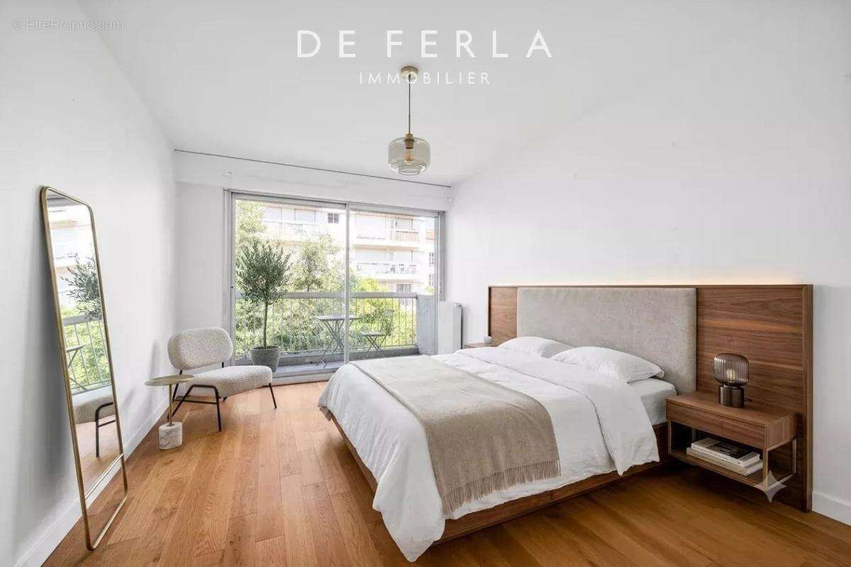Paris XVᵉ – Appartement familial traversant avec doubles balcons et parking - photo 7