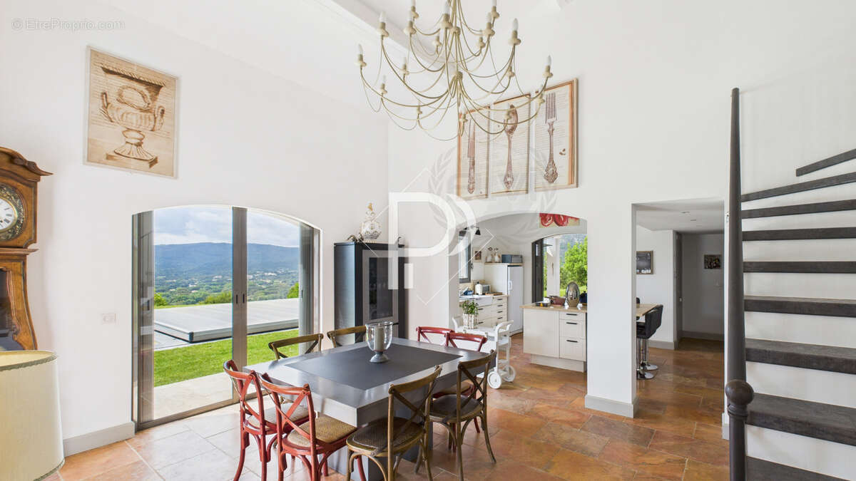 Maison à PLAN-DE-LA-TOUR
