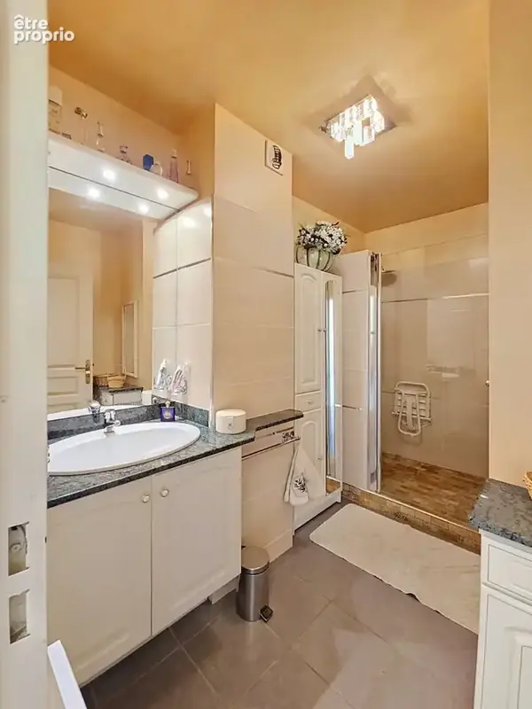 Appartement P5, 125m2 DERNIER ETAGE, Terrasse 80m2 Nîmes , garage et cave - photo 9
