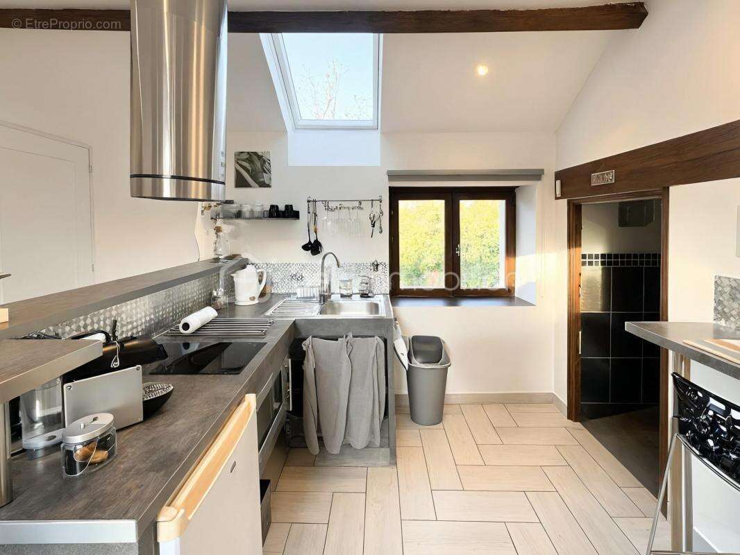 Commerce à FONTENAY-LES-BRIIS