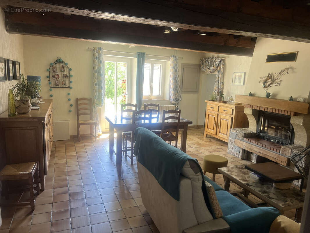 Maison à CHAROLLES