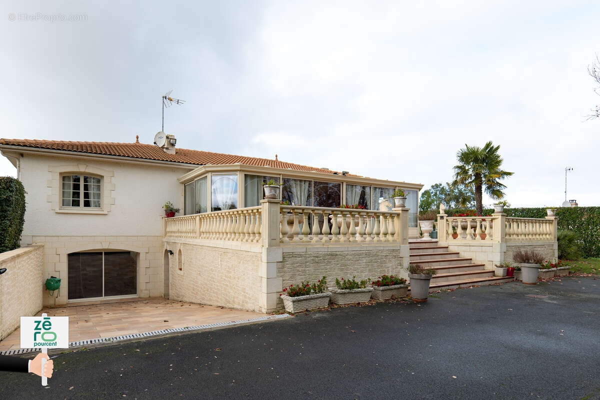 Maison à LES MAGNILS-REIGNIERS