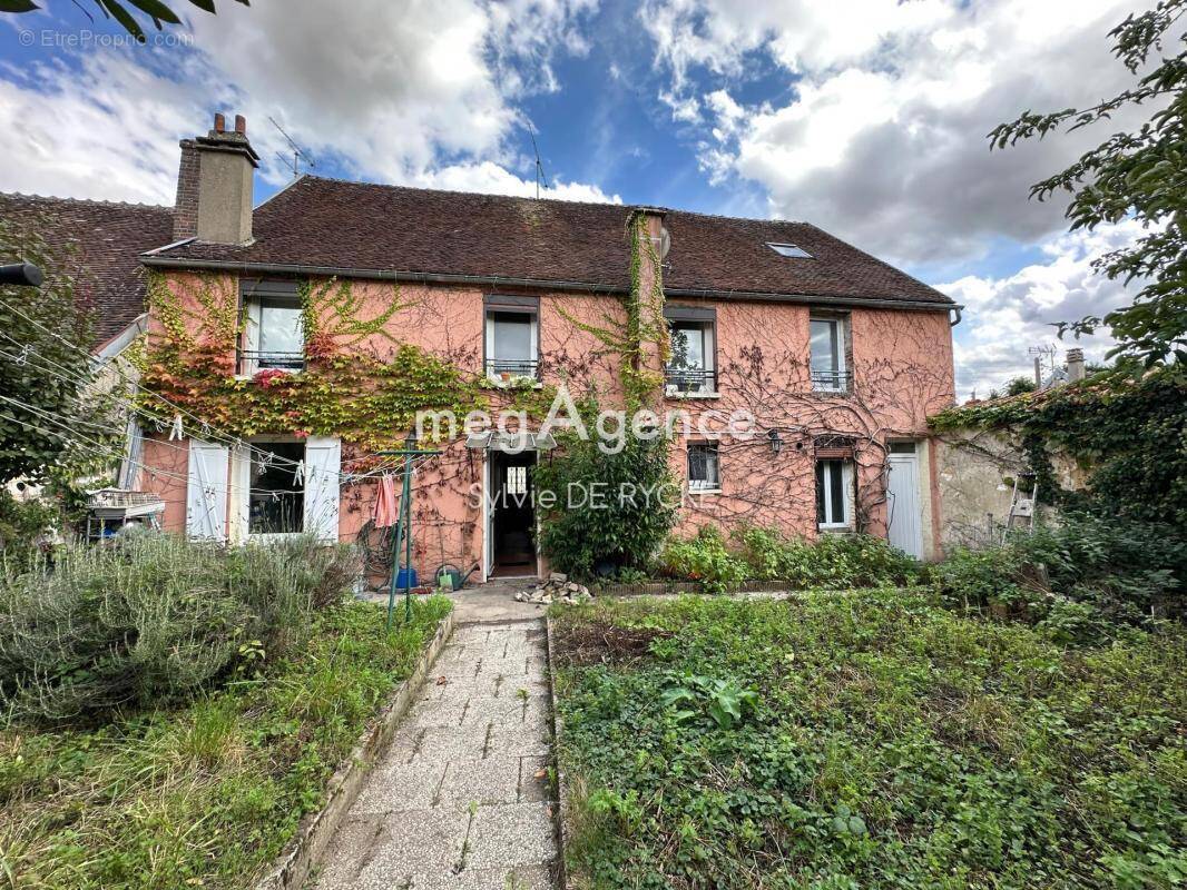 Maison à VILLENEUVE-L&#039;ARCHEVEQUE