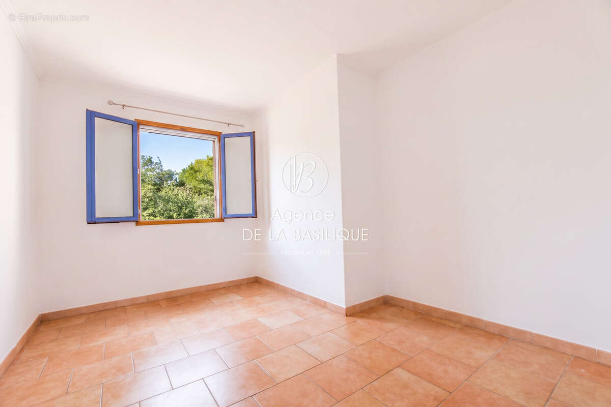 Maison 165 m² à Saint-Maximin-La-Sainte-Baume  - photo 7