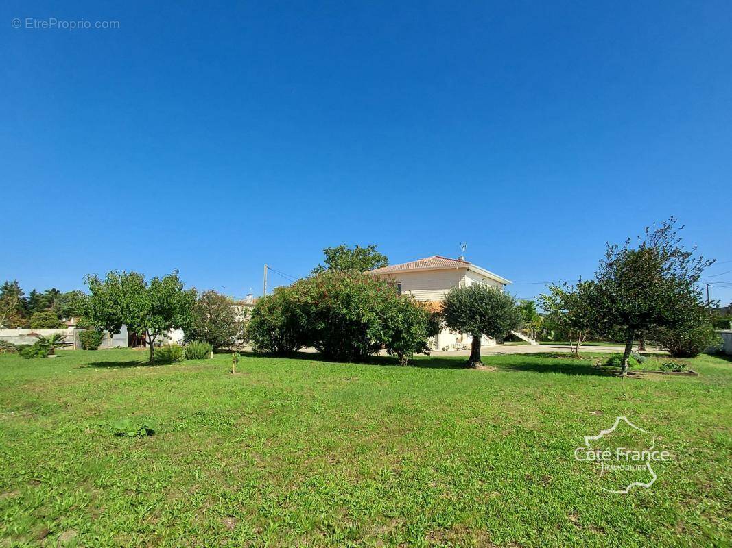 Maison à LAMOTHE-LANDERRON