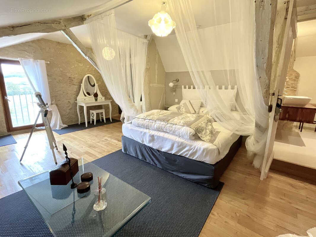 Maison à VIC-FEZENSAC