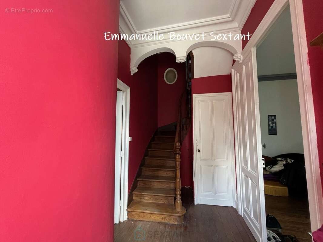 Grande maison bourgeoise fin 19ème, centre-ville, tous commerces à pied, jardin, garage, terrasses - photo 2